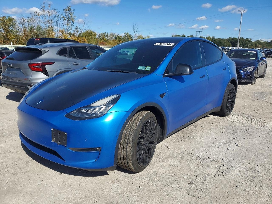 Vue de 2022 TESLA MODEL Y, angle 1