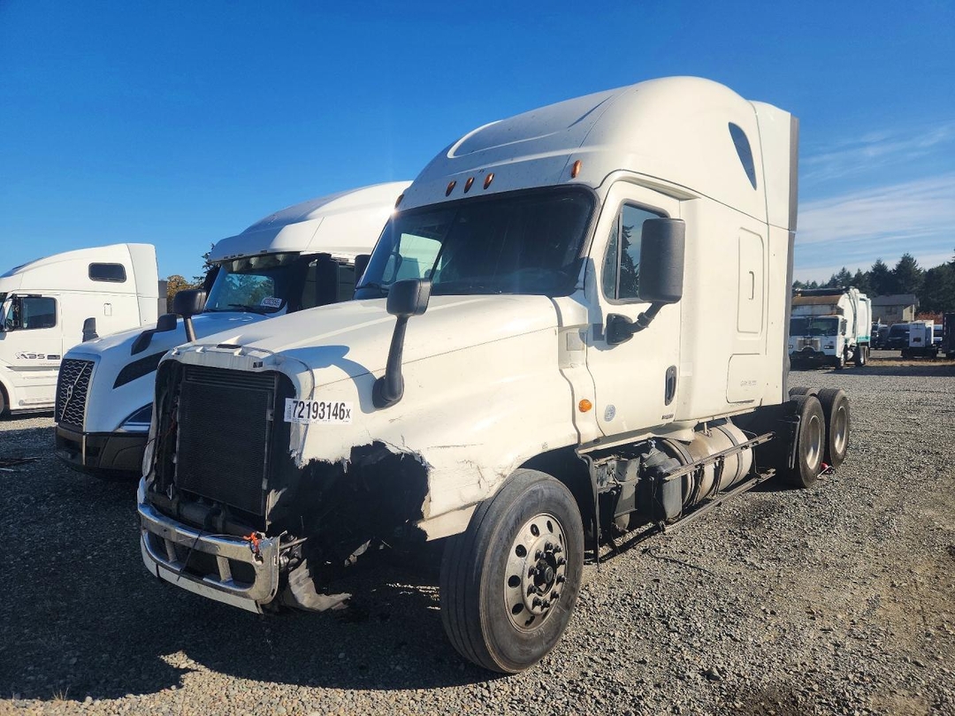 Vue de 2017 FREIGHTLINER CASCADIA 125 SEMI TRUCK, angle 1