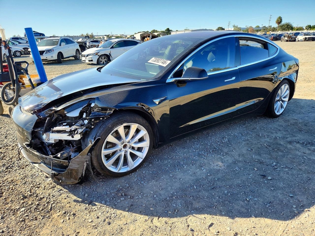 Вид 2018 TESLA MODEL 3, угол 1