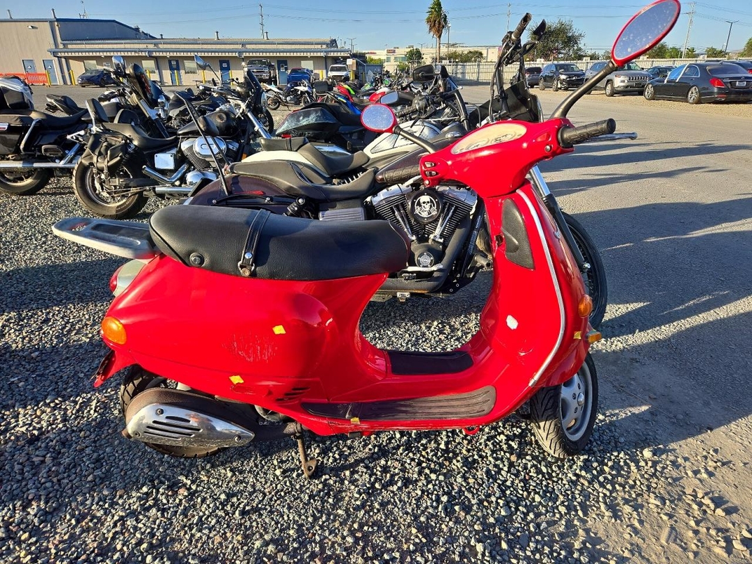 Vista de 2003 VESPA C161C, ángulo 1