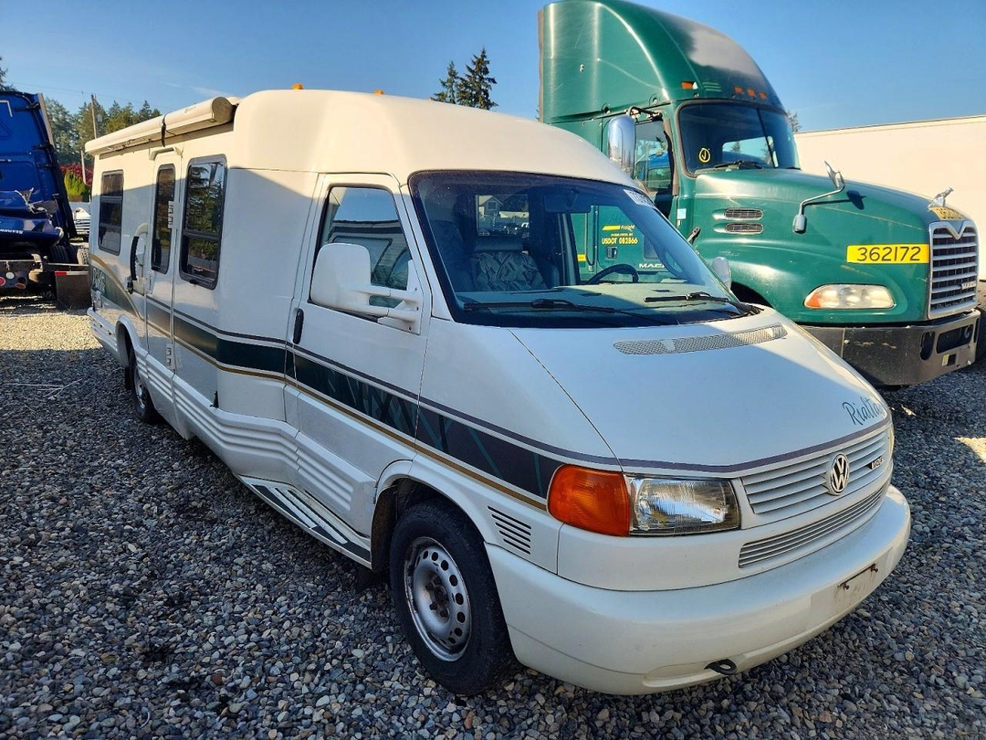 Vue de 1997 WINNEBAGO RIALTA RV, angle 1