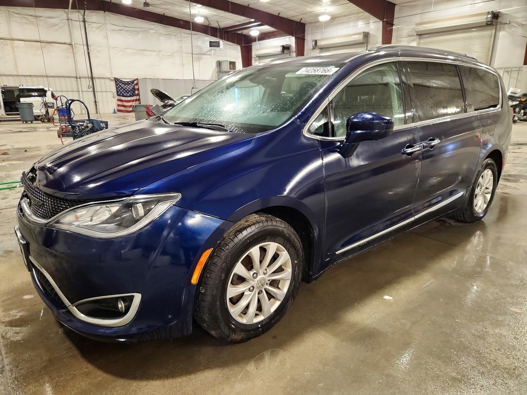 منظر 2017 CHRYSLER PACIFICA TOURING L، زاوية 1