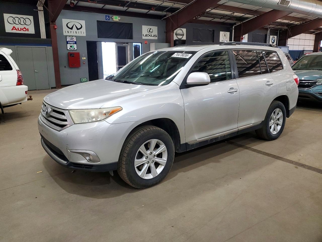 منظر 2011 TOYOTA HIGHLANDER SE، زاوية 1