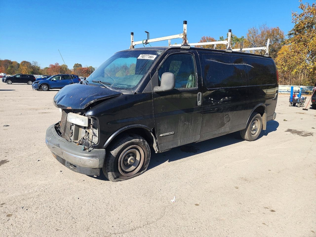 Vista de 2001 CHEVROLET EXPRESS G2500, ángulo 1