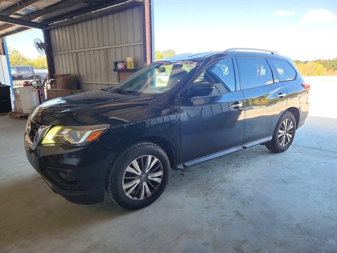 Вид 2020 NISSAN PATHFINDER SV, угол 1