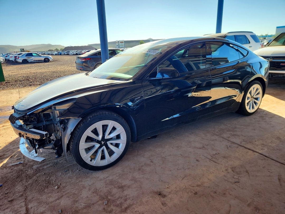 Вид 2021 TESLA MODEL 3, угол 1