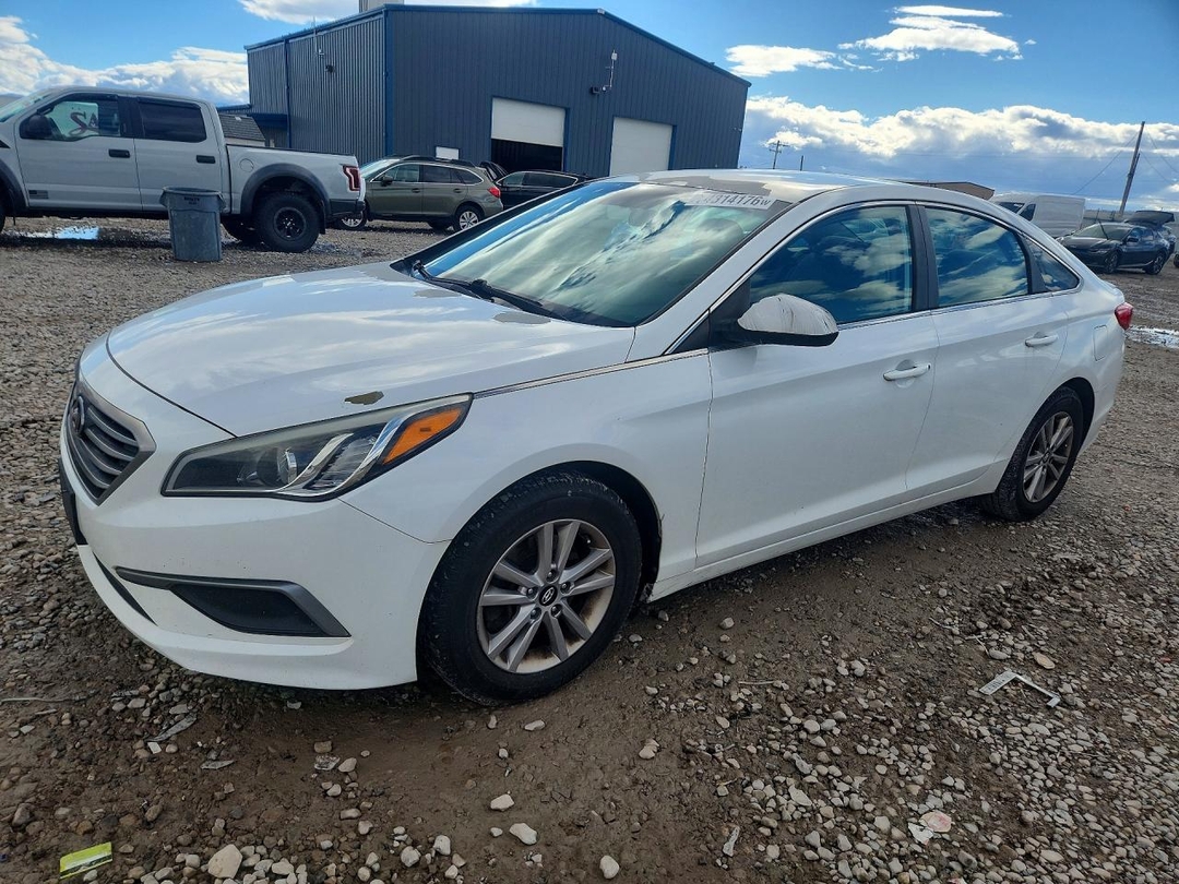 Vue de 2016 HYUNDAI SONATA SE, angle 1
