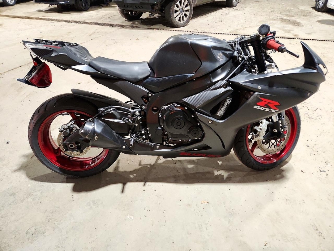 منظر 2017 SUZUKI GSX-R600، زاوية 1