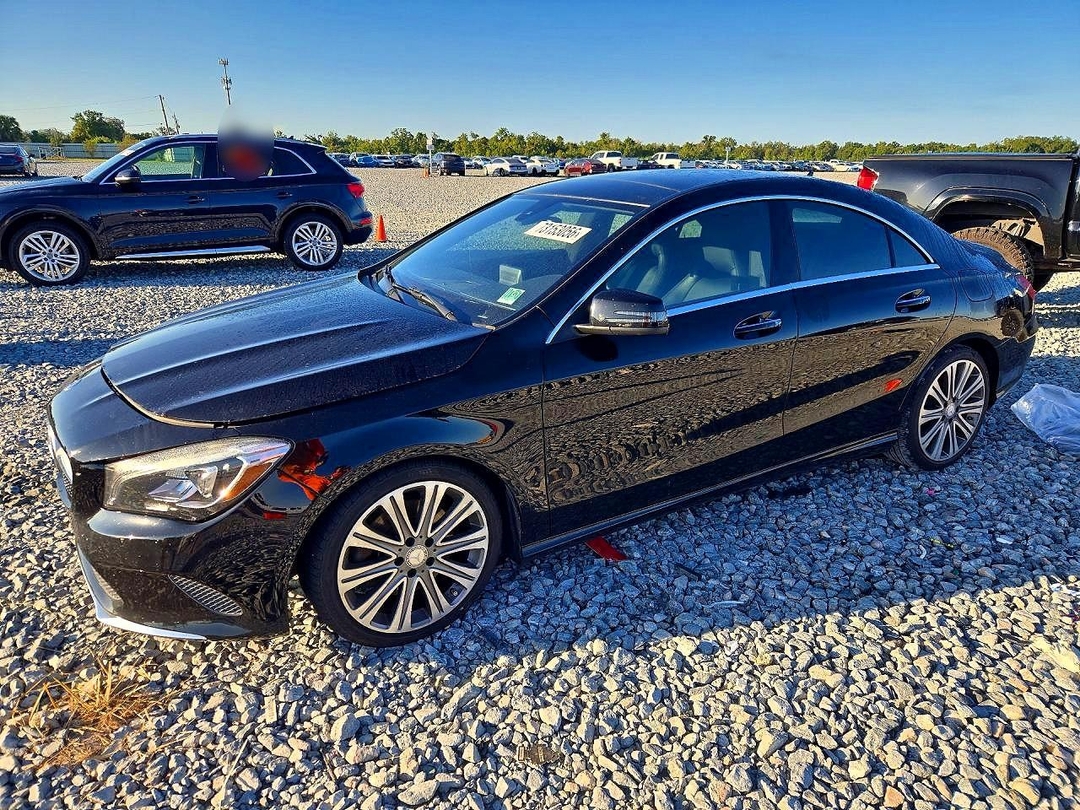 Vue de 2018 MERCEDES-BENZ CLA 250, angle 1