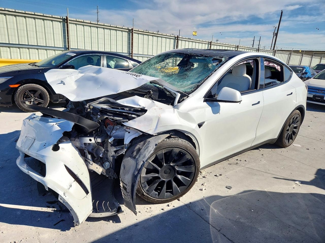 Vista de 2023 TESLA MODEL Y, ángulo 1