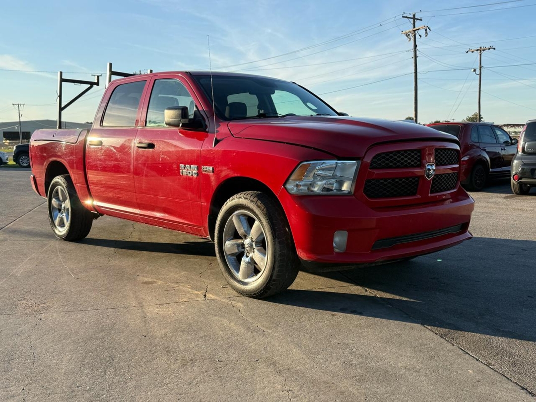 Вид 2014 RAM 1500 ST, угол 1