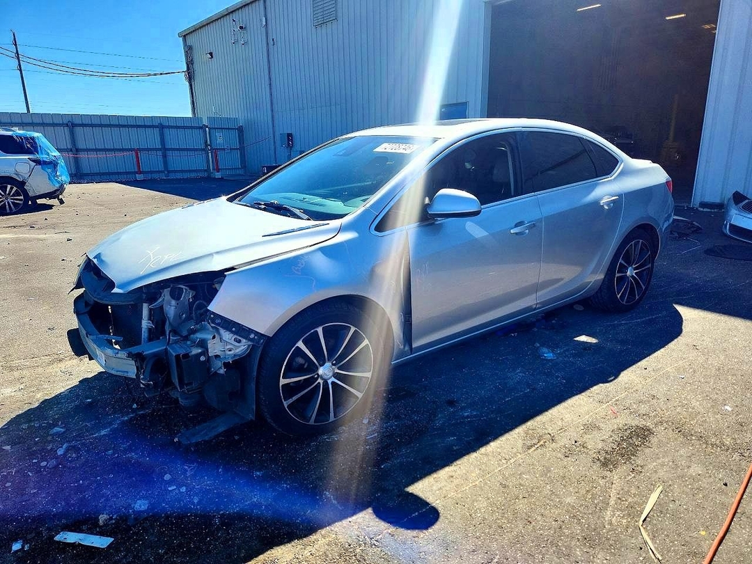 Vista de 2017 BUICK VERANO SPORT TOURING, ángulo 1
