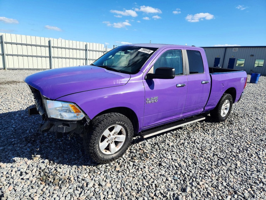 Vista de 2018 RAM 1500 SLT, ángulo 1
