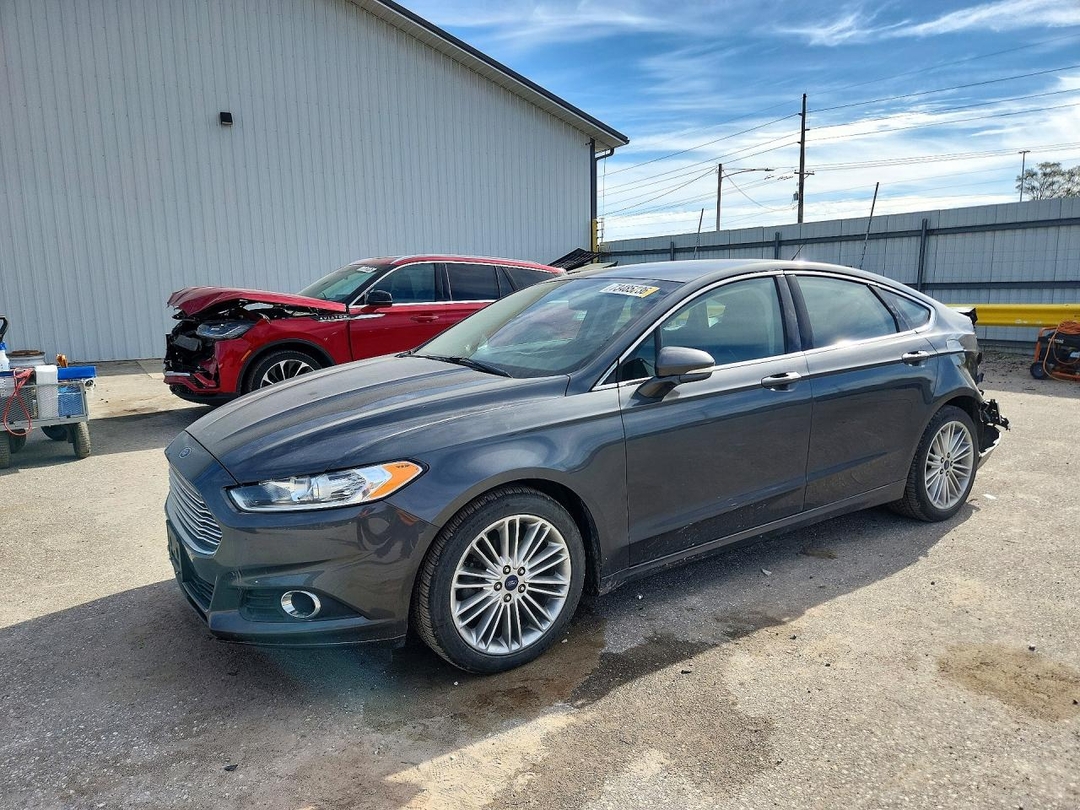 Vue de 2016 FORD FUSION SE, angle 1