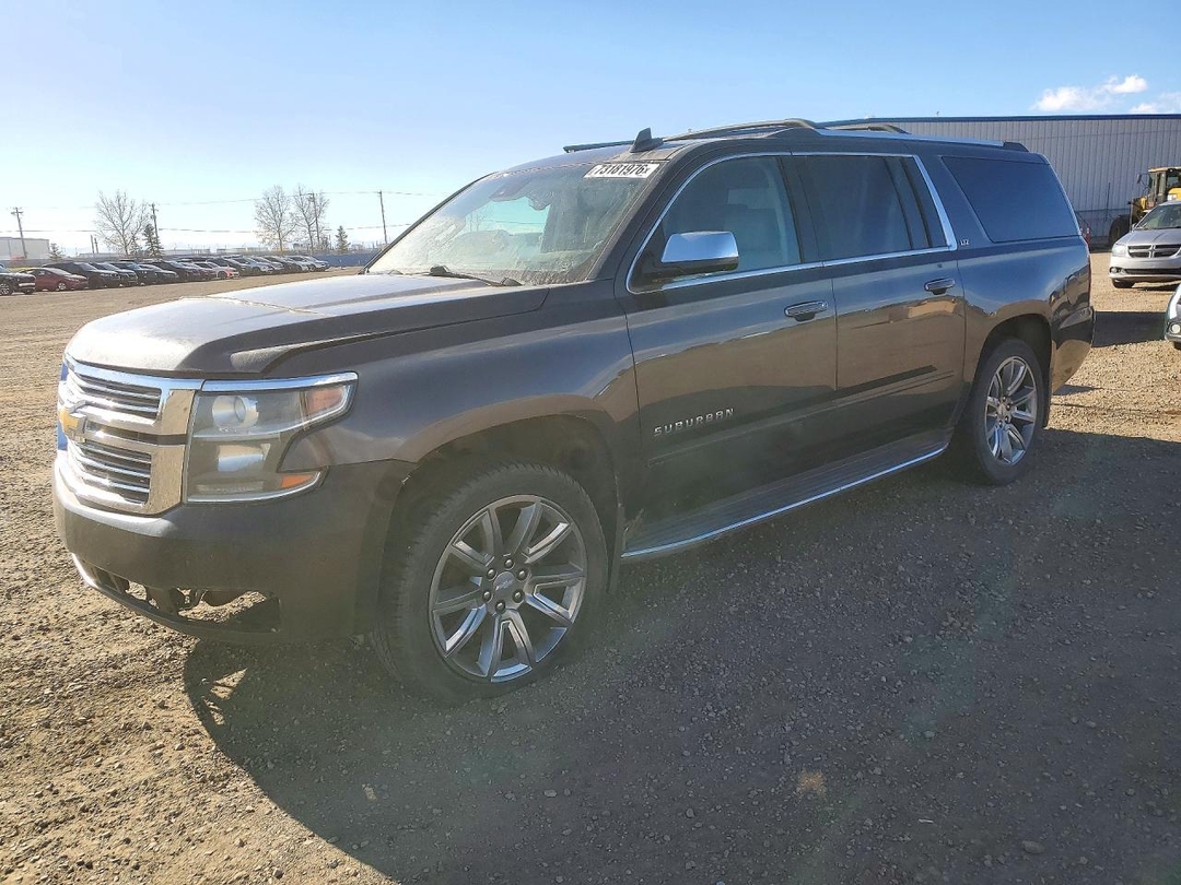 Vue de 2015 CHEVROLET SUBURBAN K1500 LTZ, angle 1
