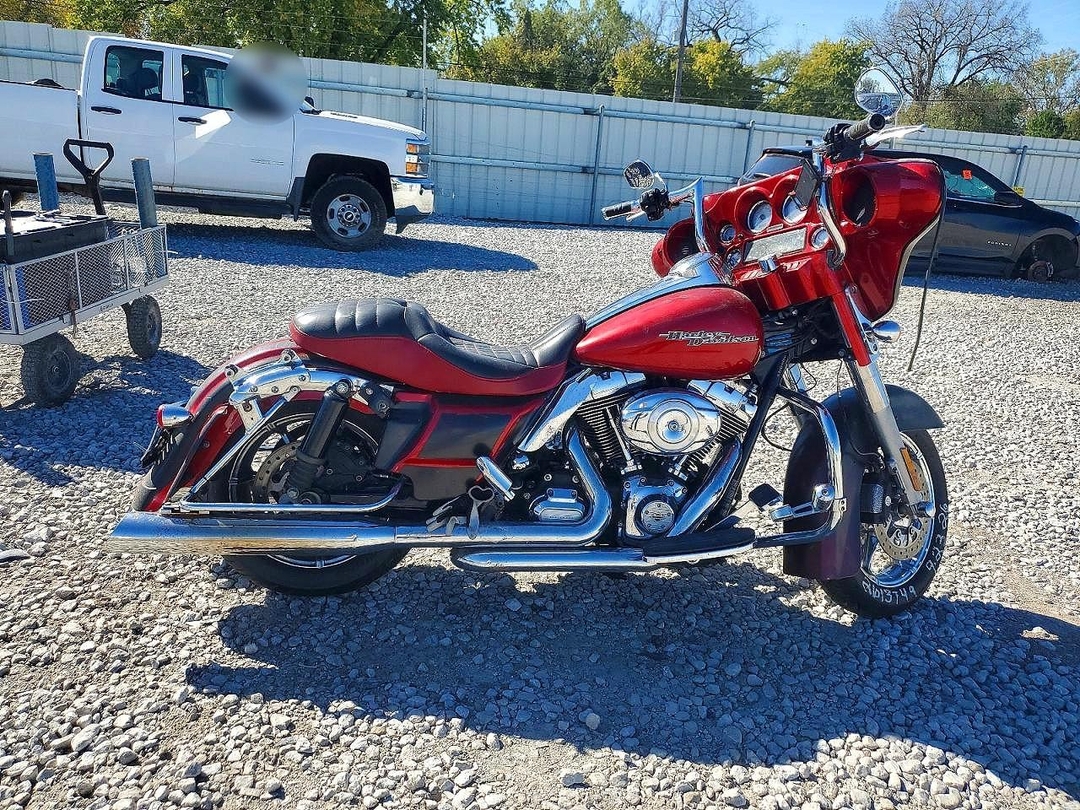 Vue de 2012 HARLEY-DAVIDSON FLHX STREET GLIDE, angle 1