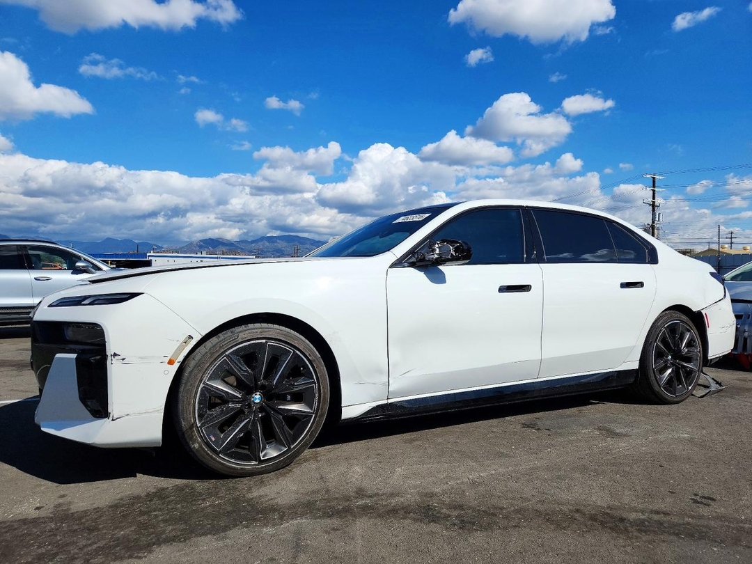 منظر 2025 BMW I7 EDRIVE50، زاوية 1