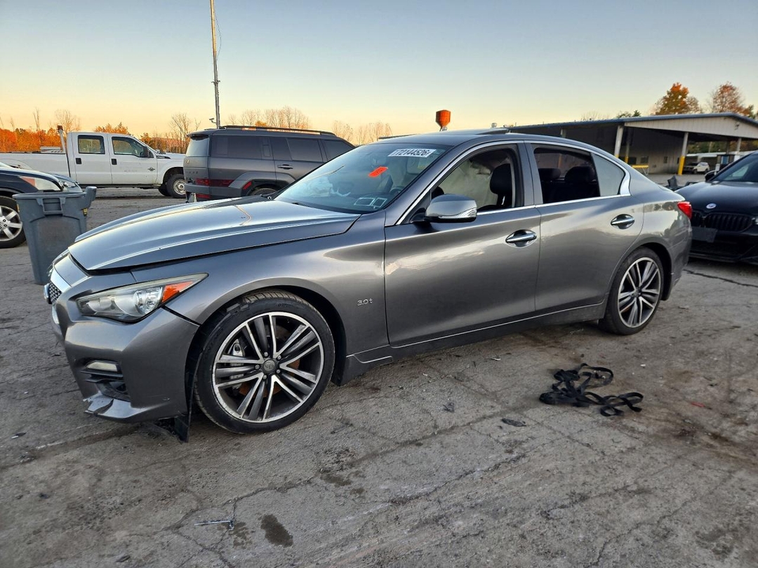Vue de 2017 INFINITI Q50 3.0T SPORT, angle 1