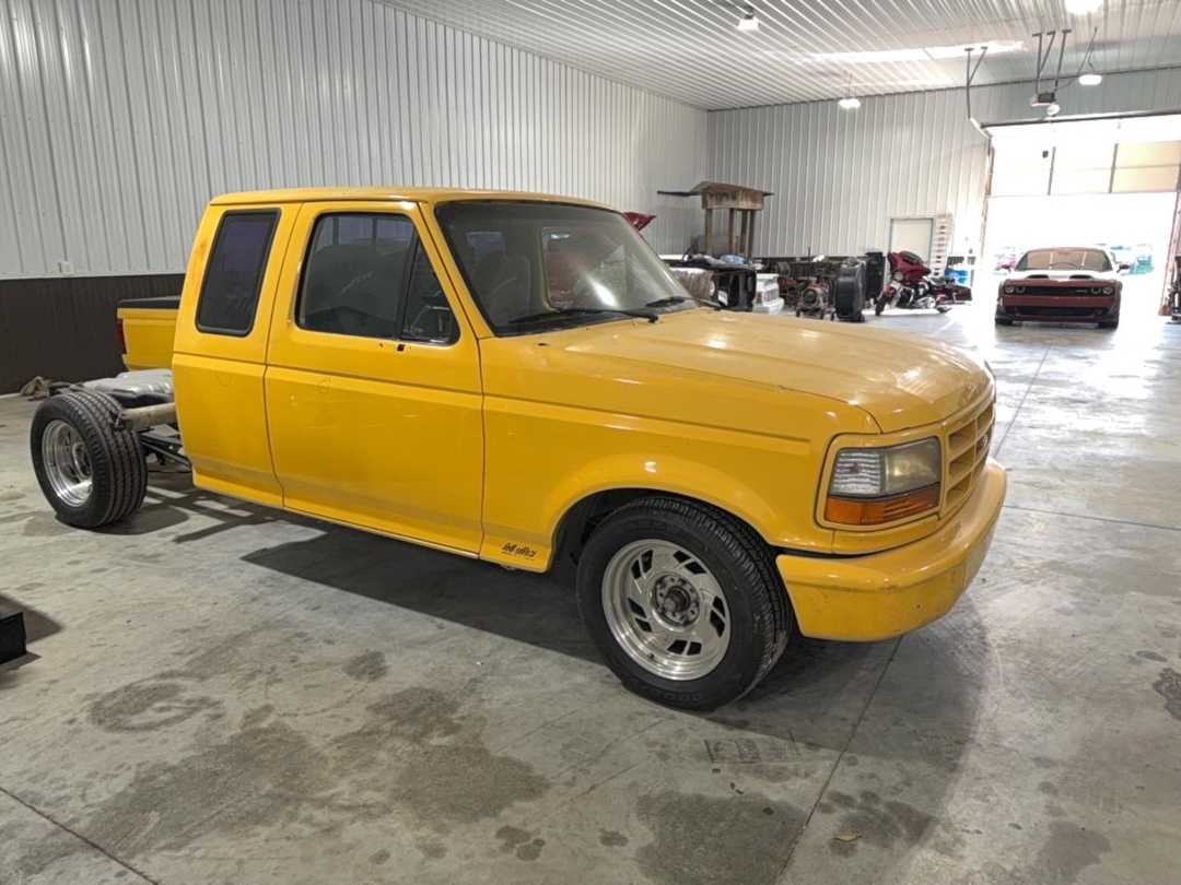 Vue de 1993 FORD F150, angle 1