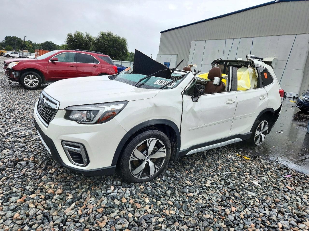 Vista de 2020 SUBARU FORESTER TOURING, ángulo 1