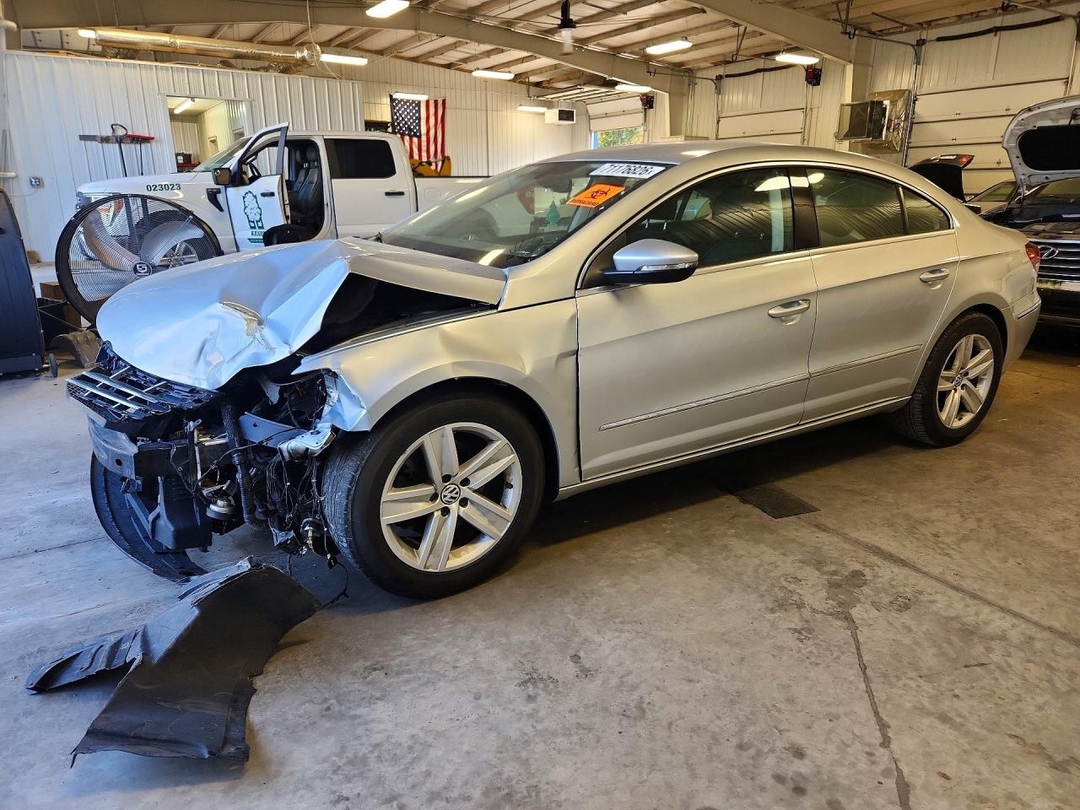 Vue de 2017 VOLKSWAGEN CC SPORT, angle 1