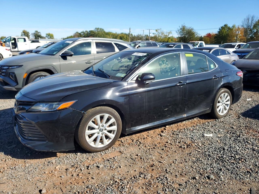 Вид 2018 TOYOTA CAMRY LE, угол 1