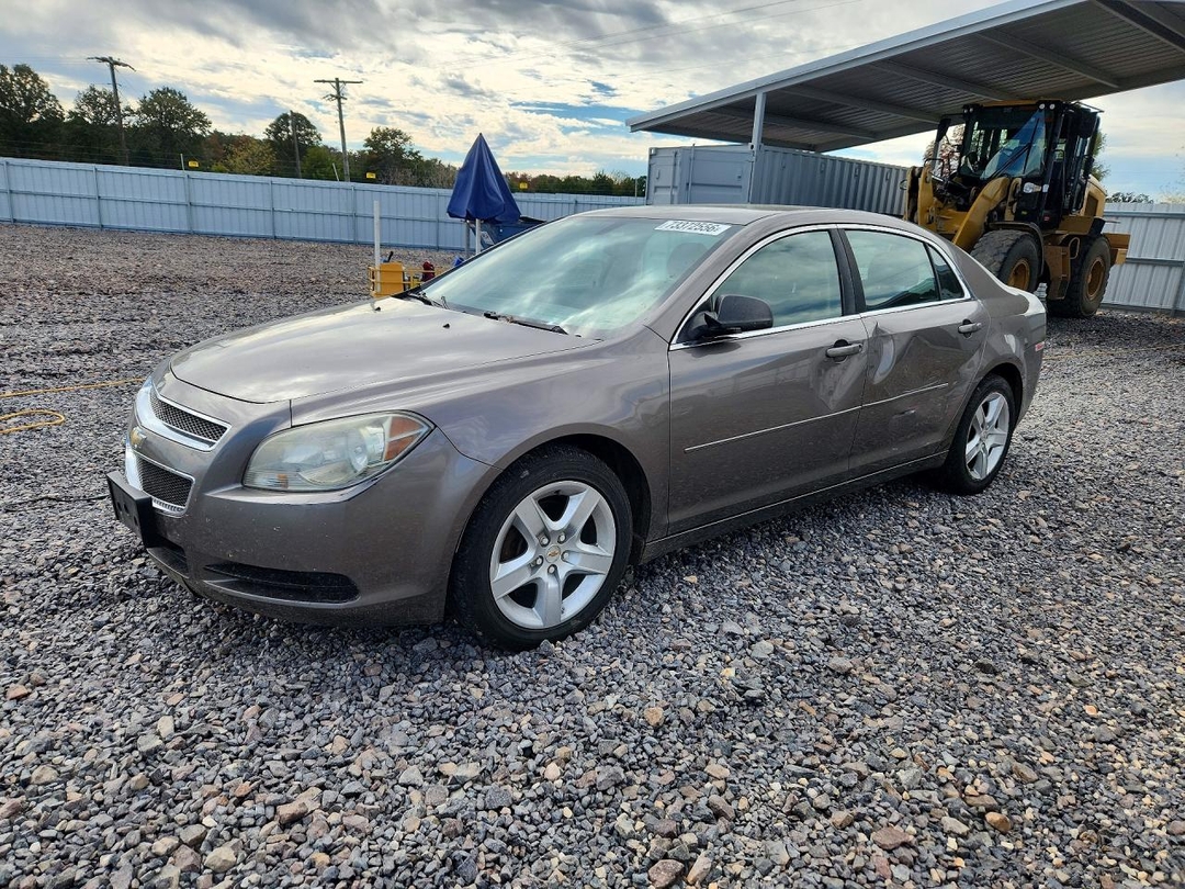 منظر 2011 CHEVROLET MALIBU LS، زاوية 1