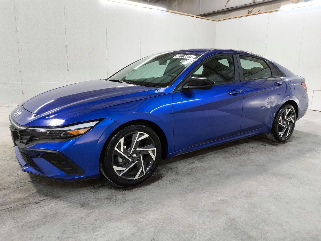منظر 2025 HYUNDAI ELANTRA SEL SPORT، زاوية 1
