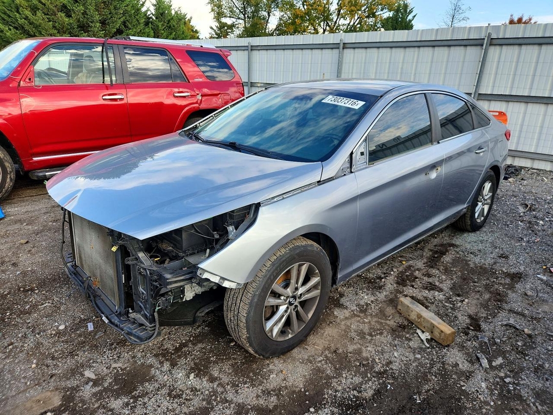 Vue de 2016 HYUNDAI SONATA SE, angle 1