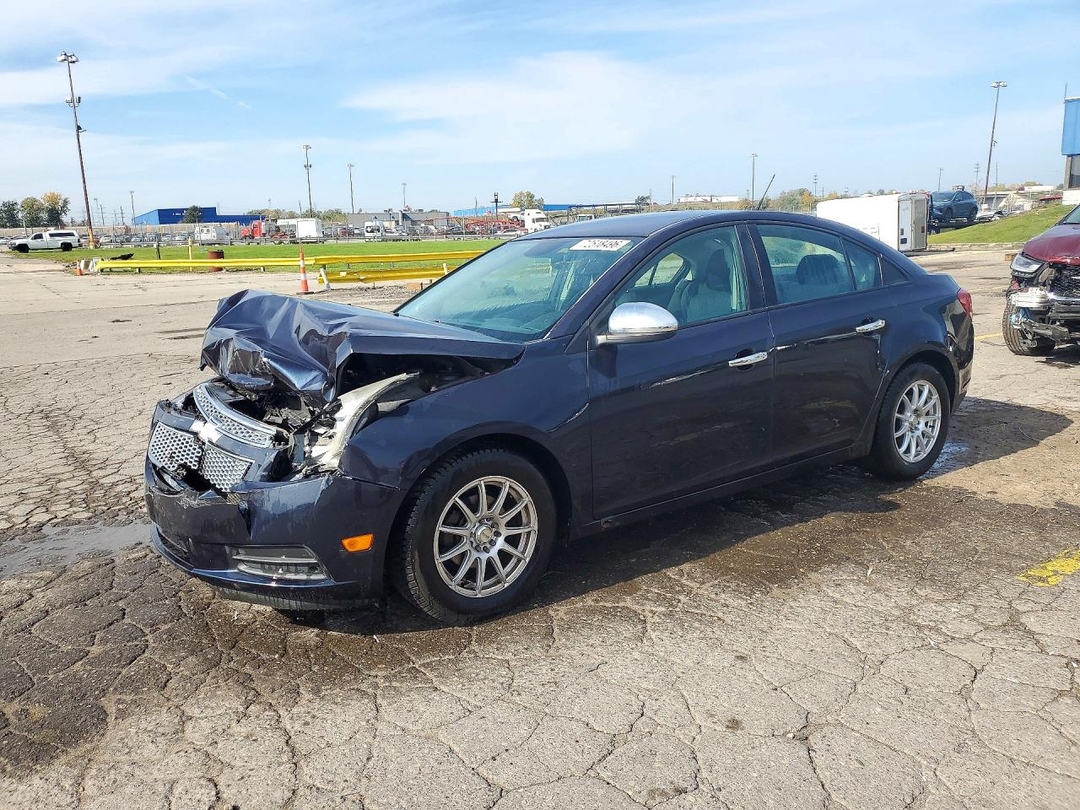 منظر 2014 CHEVROLET CRUZE LS، زاوية 1