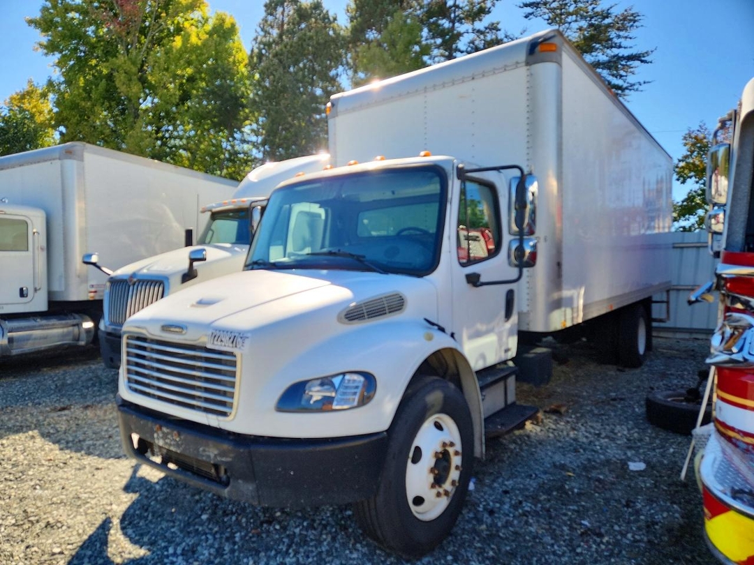 Вид 2006 FREIGHTLINER BUSINESS CLASS M2 BOX TRUCK, угол 1