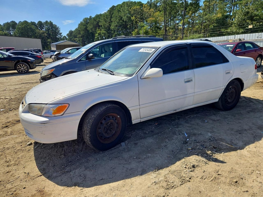 Vue de 2000 TOYOTA CAMRY LE, angle 1