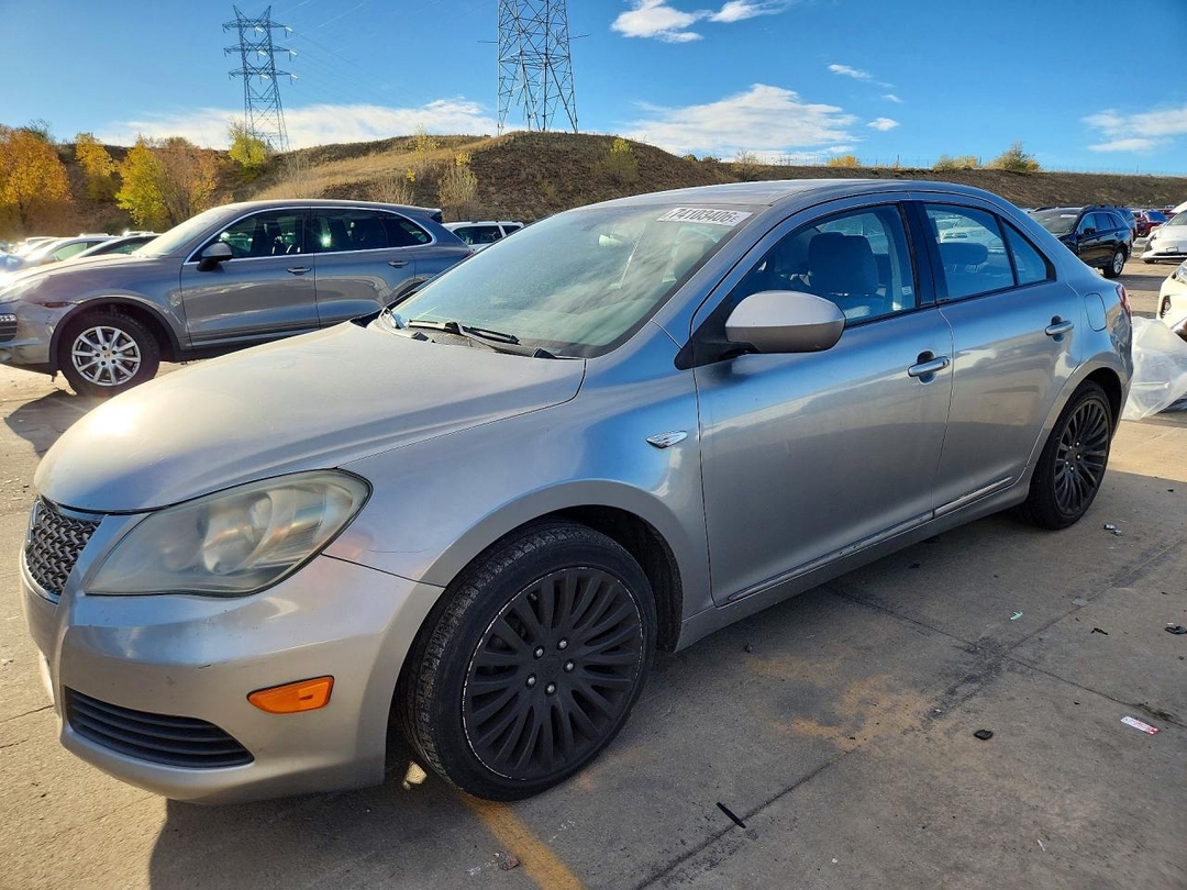 Vedere 2011 SUZUKI KIZASHI SE, unghi 1
