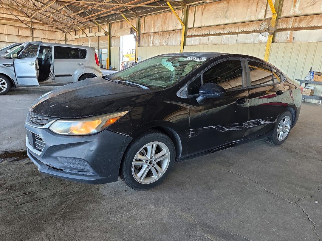 Vue de 2018 CHEVROLET CRUZE LS, angle 1
