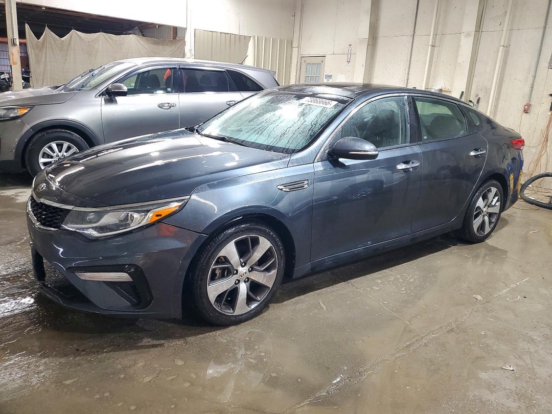 Vista de 2019 KIA OPTIMA S, ángulo 1