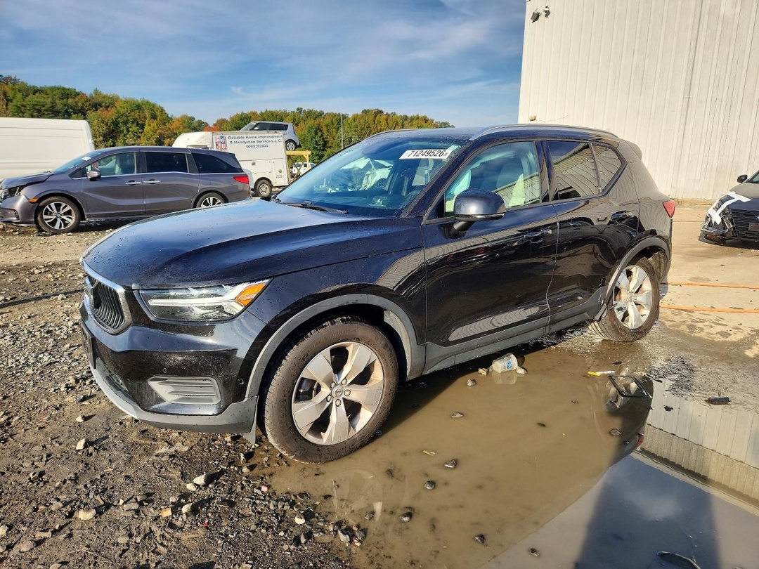 منظر 2019 VOLVO XC40 T5 MOMENTUM، زاوية 1