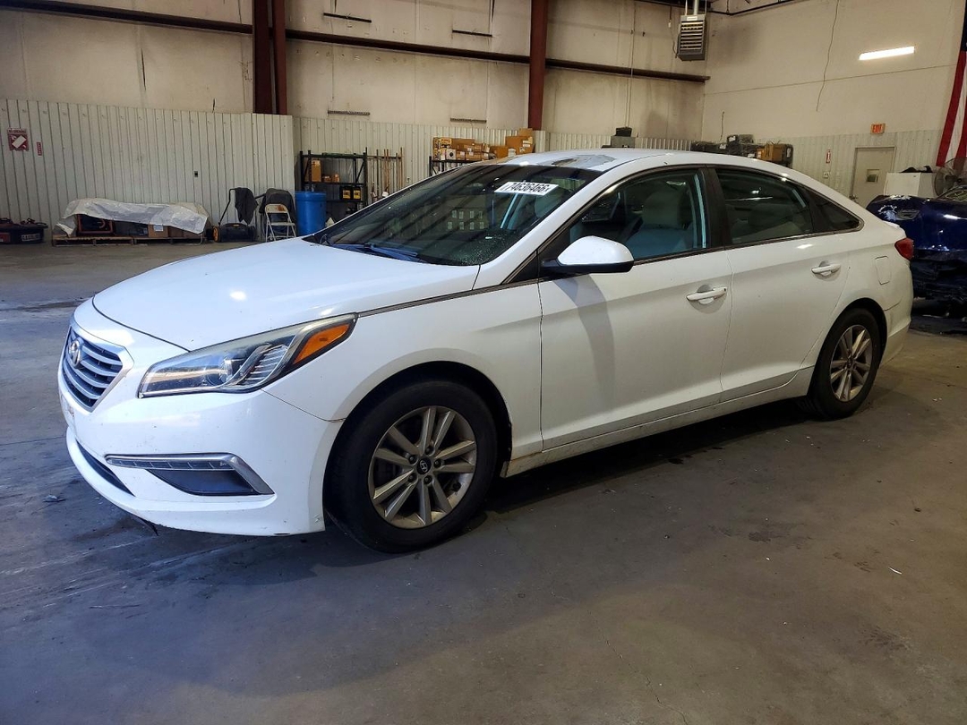 Vue de 2015 HYUNDAI SONATA SE, angle 1