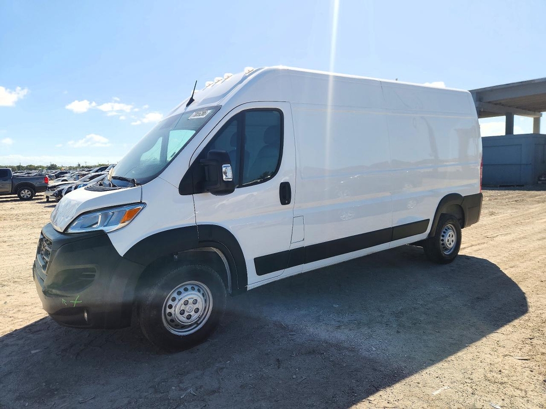 Vista de 2025 RAM PROMASTER 3500, ángulo 1