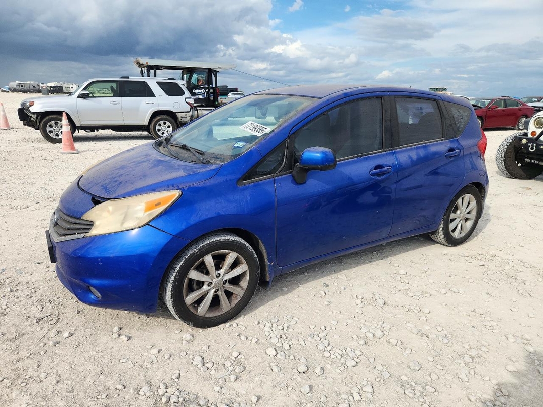 Вид 2014 NISSAN VERSA NOTE SV, угол 1