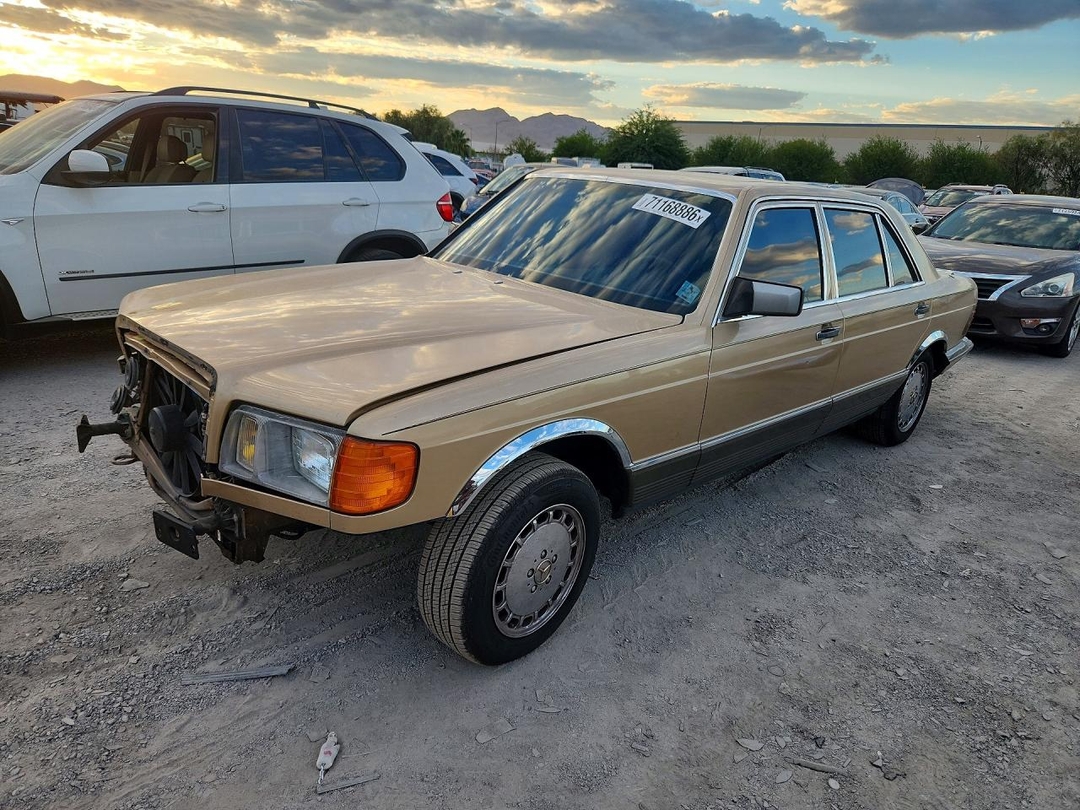 Вид 1983 MERCEDES-BENZ 380 SEL, угол 1
