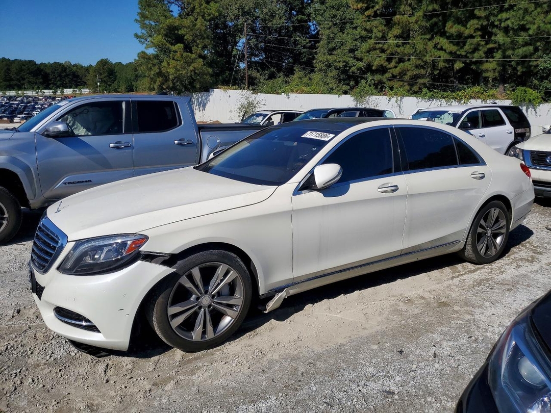 Vue de 2014 MERCEDES-BENZ S 550, angle 1