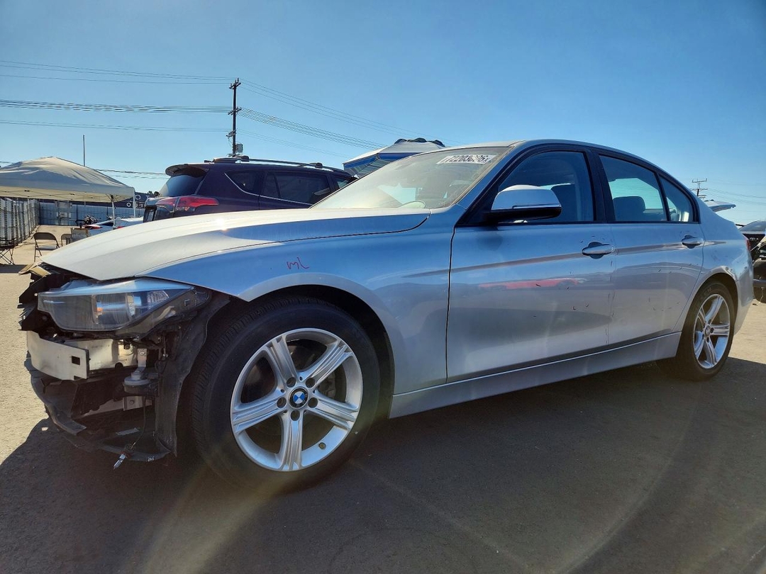 Vue de 2014 BMW 328 I SULEV, angle 1