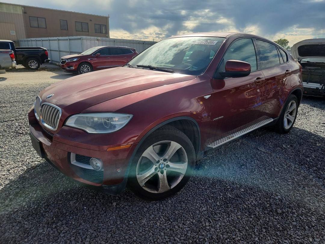 Vue de 2013 BMW X6 XDRIVE50I, angle 1