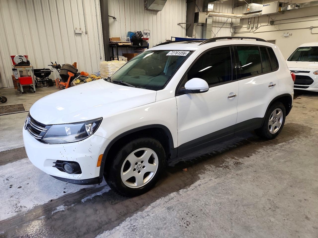 Vue de 2013 VOLKSWAGEN TIGUAN S, angle 1