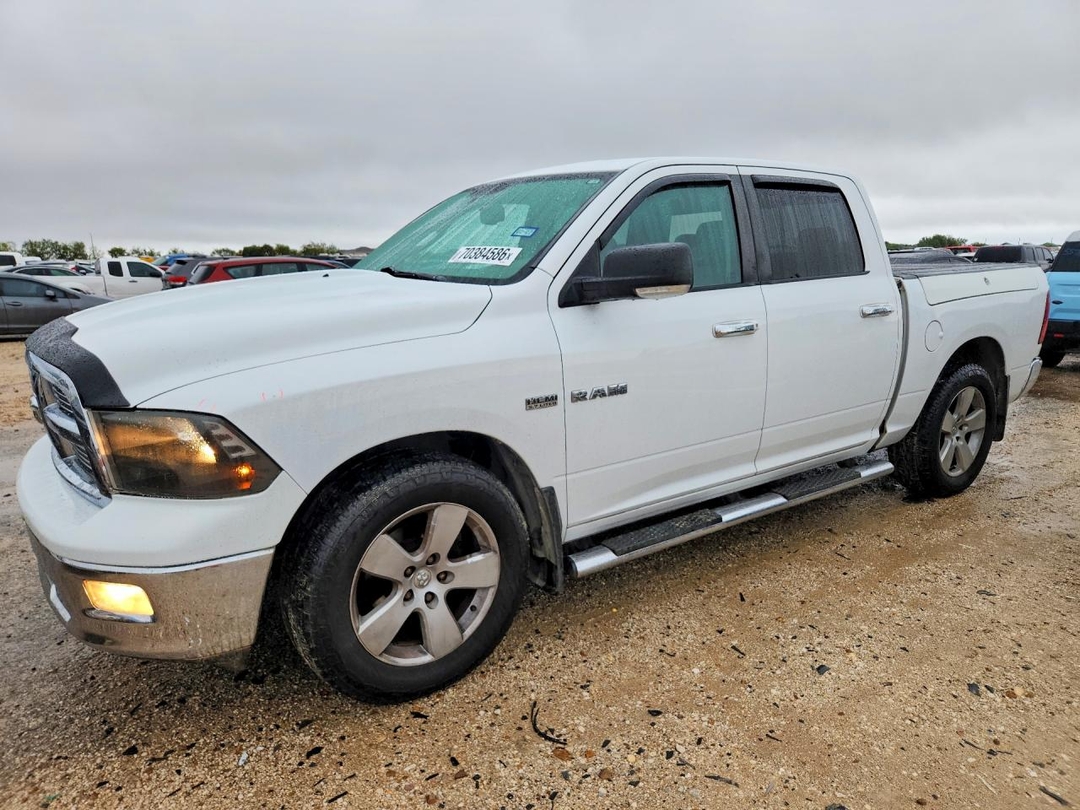 منظر 2010 DODGE RAM 1500، زاوية 1