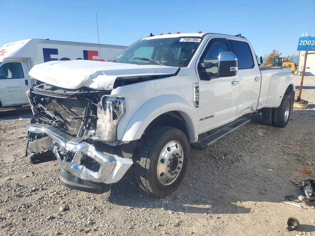 Vue de 2019 FORD F450 SUPER DUTY, angle 1
