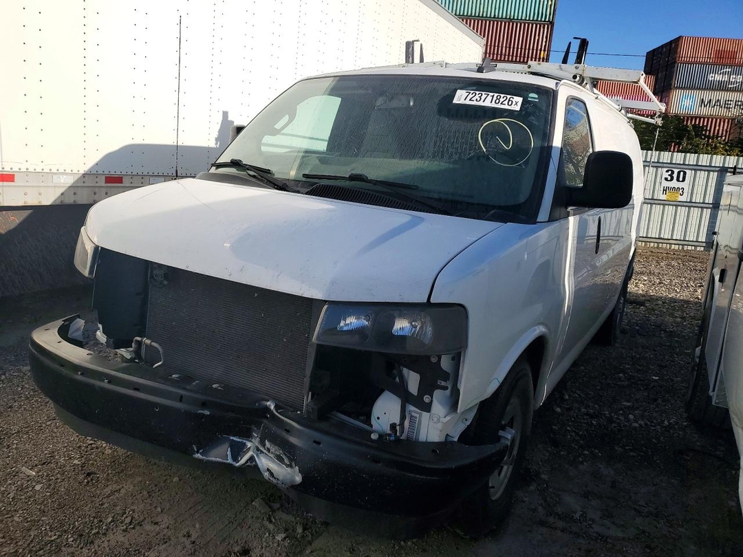 منظر 2022 GMC SAVANA G2500، زاوية 1