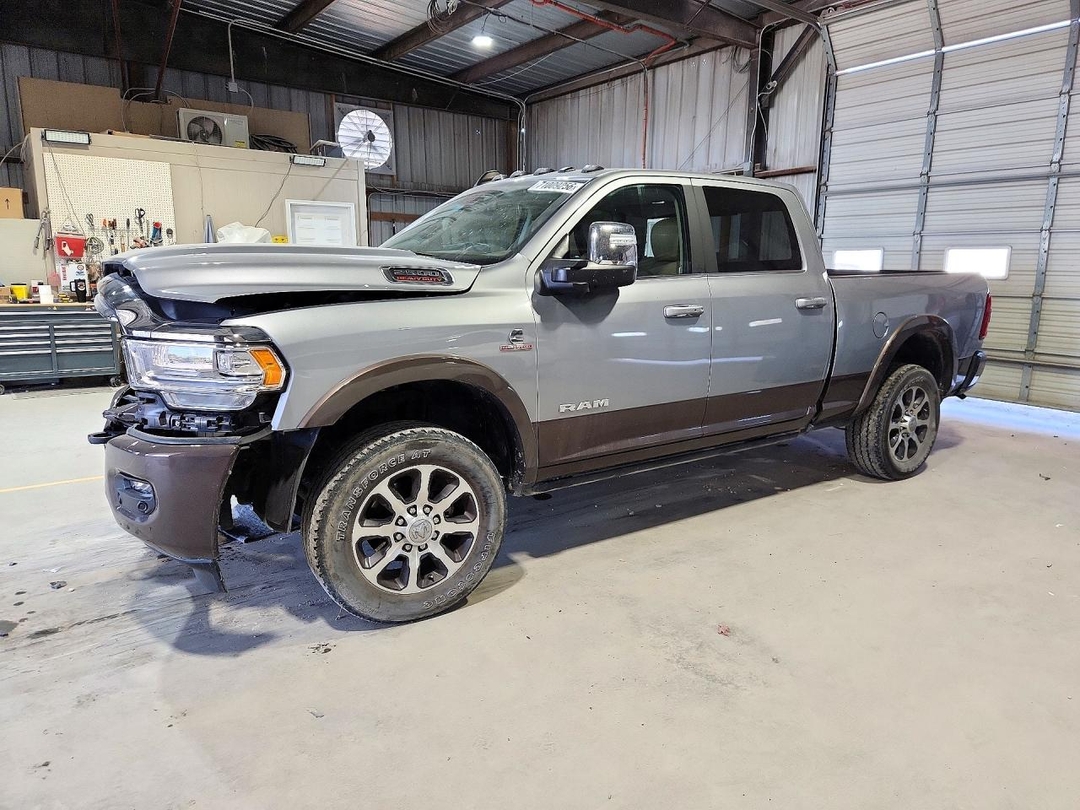 Vista de 2024 RAM 2500 LONGHORN, ángulo 1