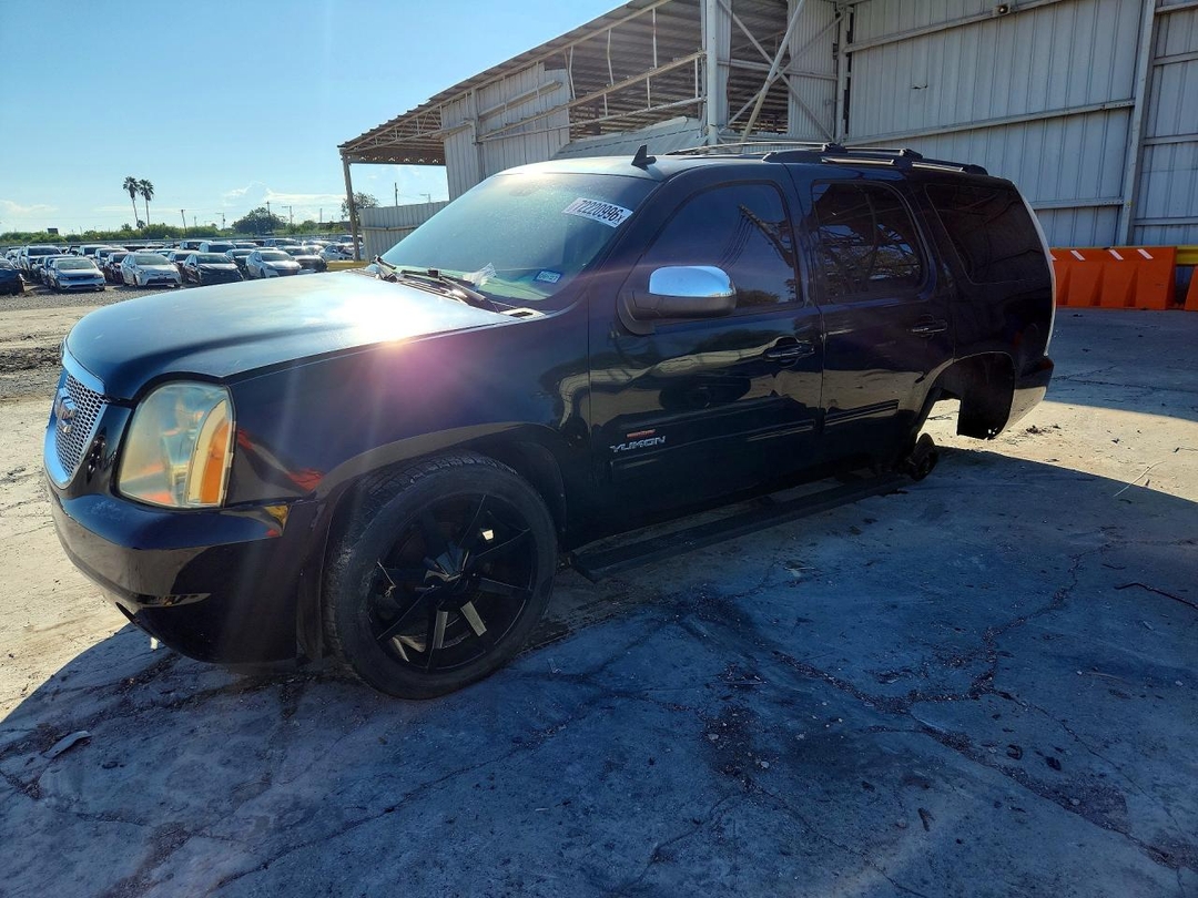 Вид 2011 GMC YUKON SLE, угол 1