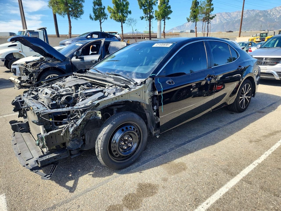 Vue de 2019 TOYOTA CAMRY SE, angle 1